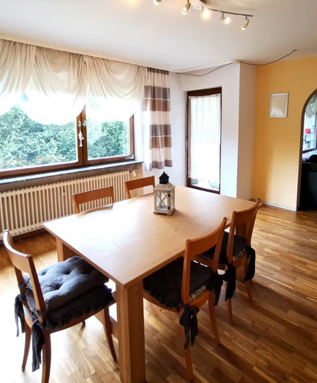 Immobilienperle Veronika Löffler, Esszimmer mit Esstisch für 6 Personen