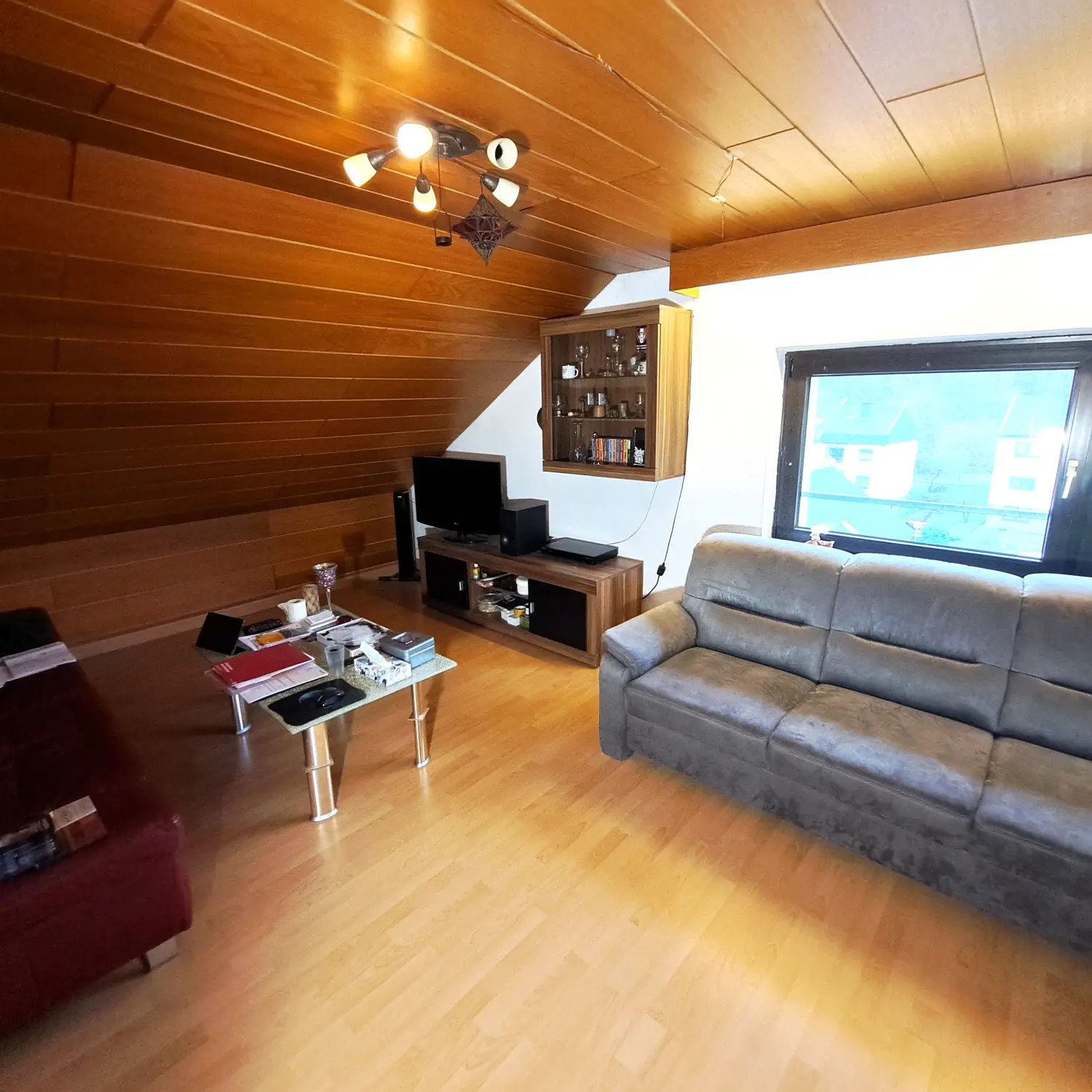 Immobilienperle Veronika Löffler, Fernsehraum