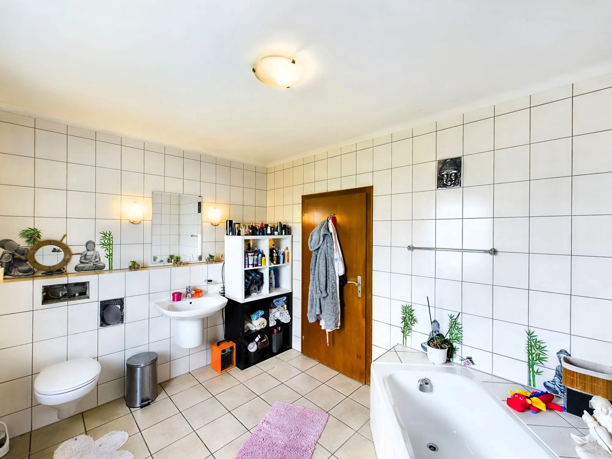 Immobilienperle Veronika Löffler, Fernsehraum